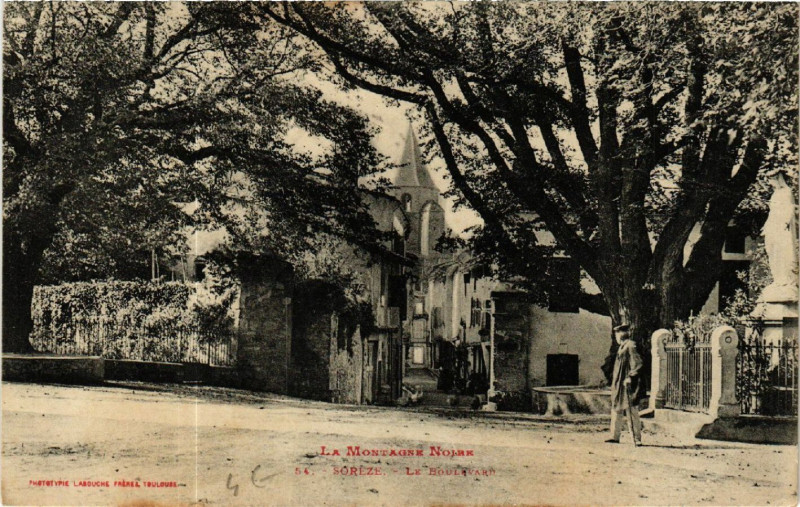 Carte postale ancienne Soreze - Le Boulevard à Sorèze