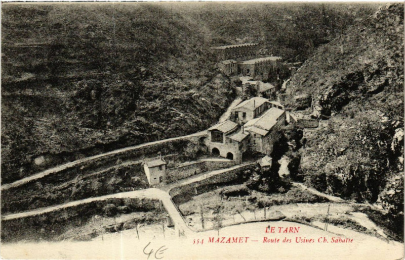Carte postale ancienne Mazamet - Route des Usines à Mazamet