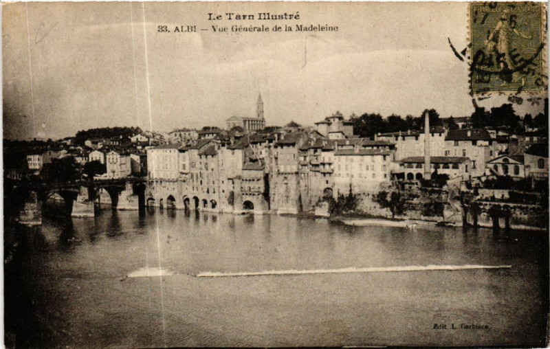 Carte postale ancienne Albi - Vue générale de la Madeleine à Albi