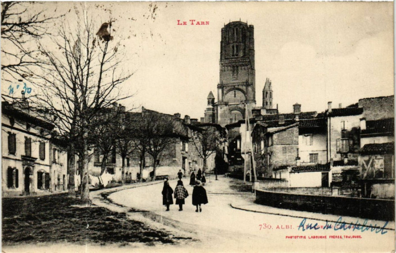 Carte postale ancienne Albi - Place du Chateau à Albi