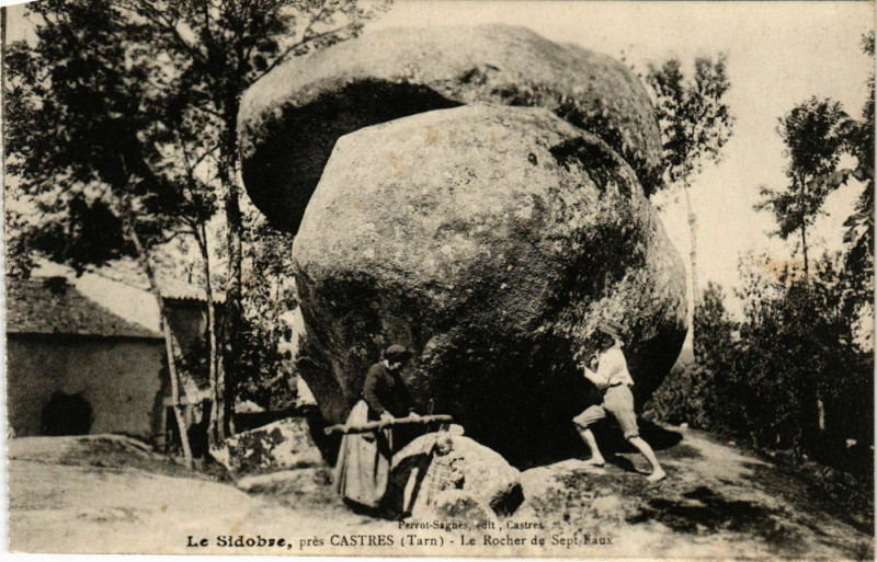 Carte postale ancienne Le Sidobre pres Castres - Le Rocher de Sept-Faux à Castres