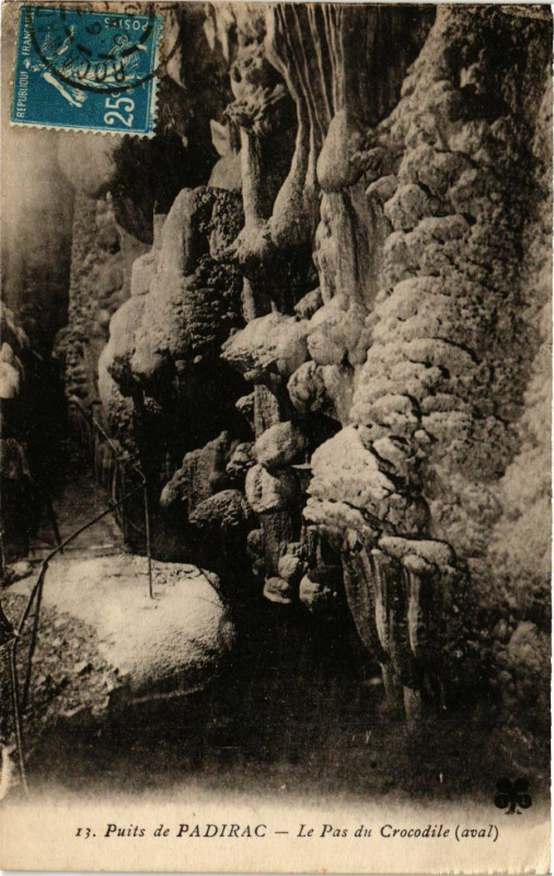 Carte postale ancienne Puits de Padirac - Le Pas du Crocodile (aval)