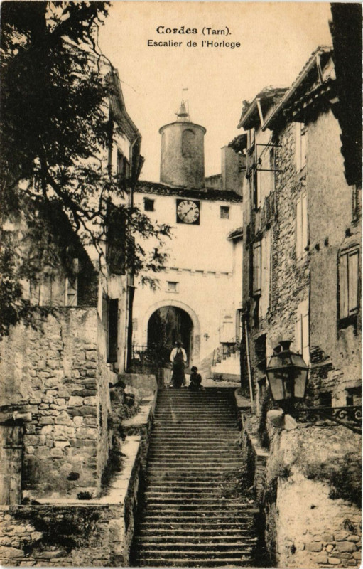Carte postale ancienne Cordes - Escalier de l'Horloge