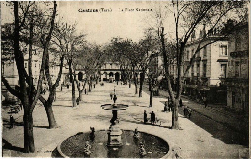 Carte postale ancienne Castres - La Place Nationale à Castres