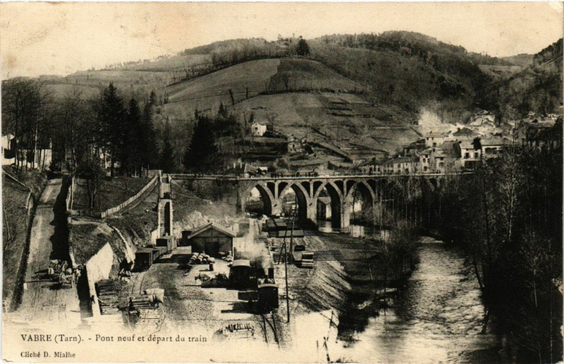 Carte postale ancienne Vabre - Pont neuf et depart du train à Vabre