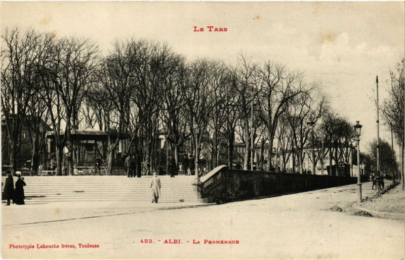Carte postale ancienne Le Tarn Albi - La Promenade à Albi