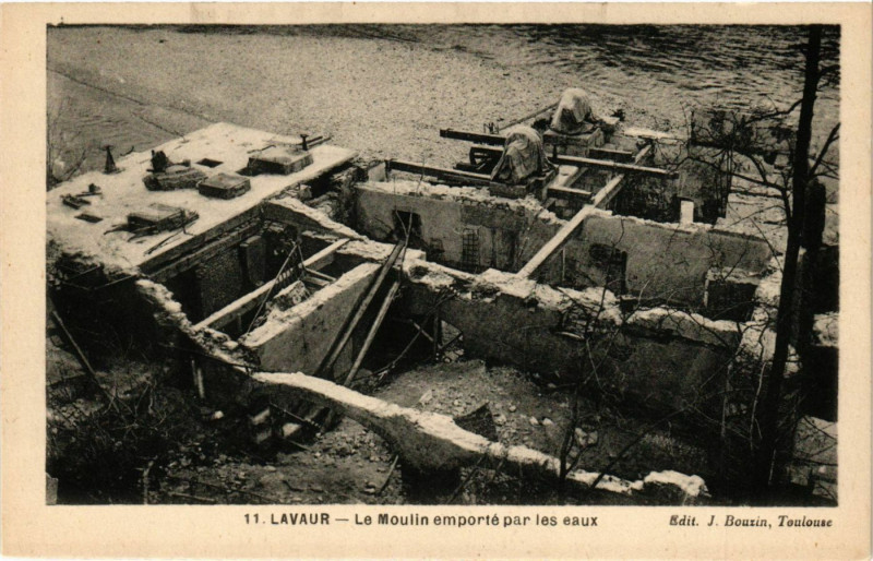 Carte postale ancienne Lavaur - Le Moulin emporte par les eaux à Lavaur