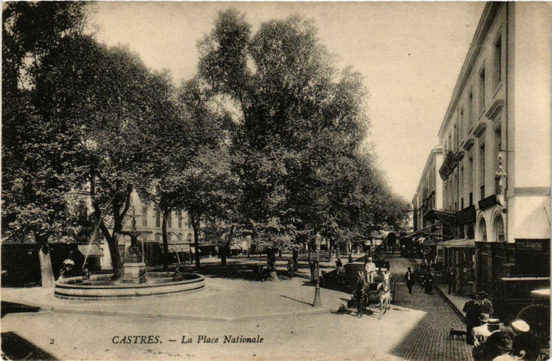 Carte postale ancienne Castres - La Place Nationale à Castres