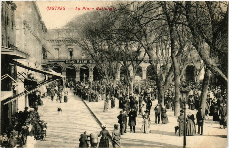 Carte postale ancienne Castres - La Place Nationale à Castres