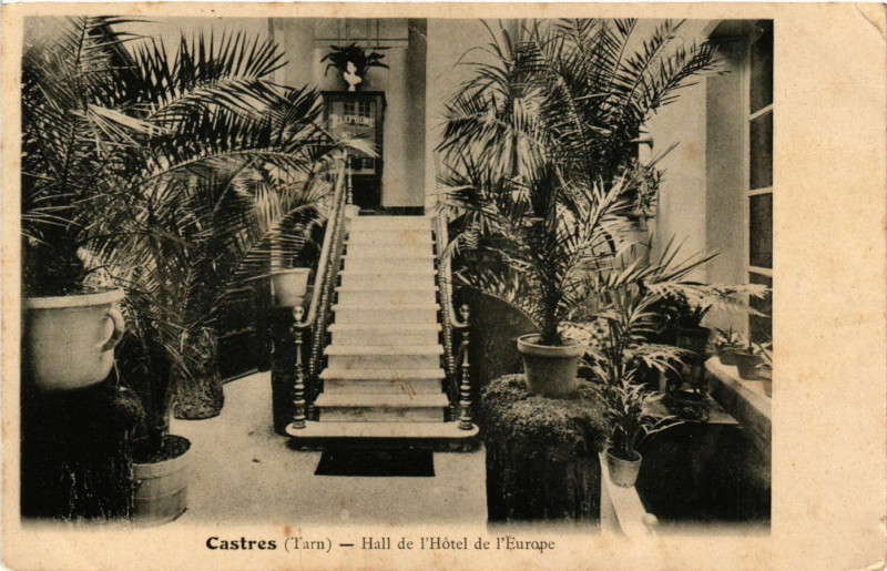 Carte postale ancienne Castres - Hall de l'Hotel de l'Europe à Castres