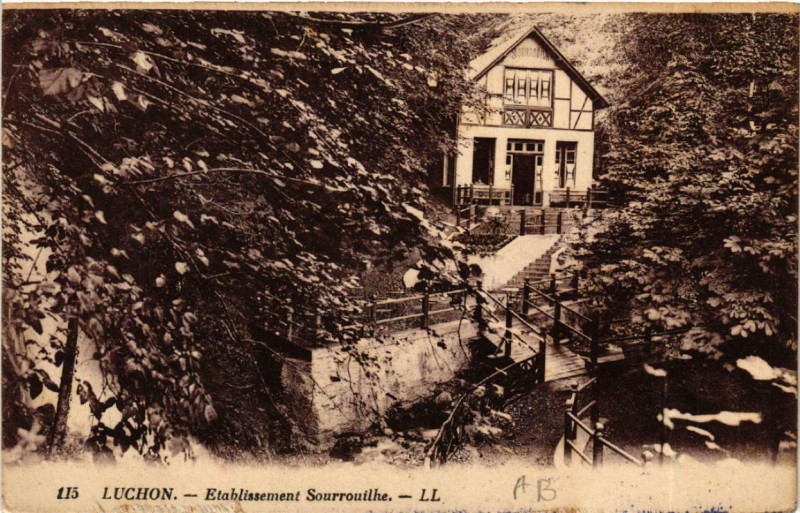 Carte postale ancienne Luchon Etablissement Sourrouilhe