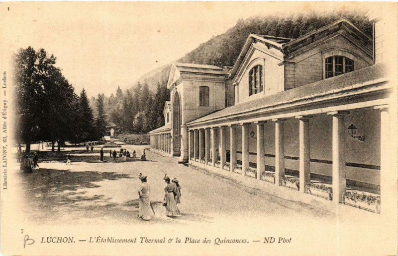 Carte postale ancienne Luchon L'Etablissement Thermal & la Place des Quinconces