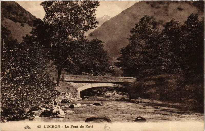 Carte postale ancienne Luchon Le Pont de Ravi