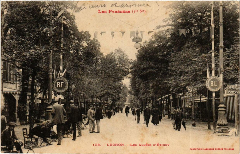 Carte postale ancienne Luchon Les Allées d'Etigny