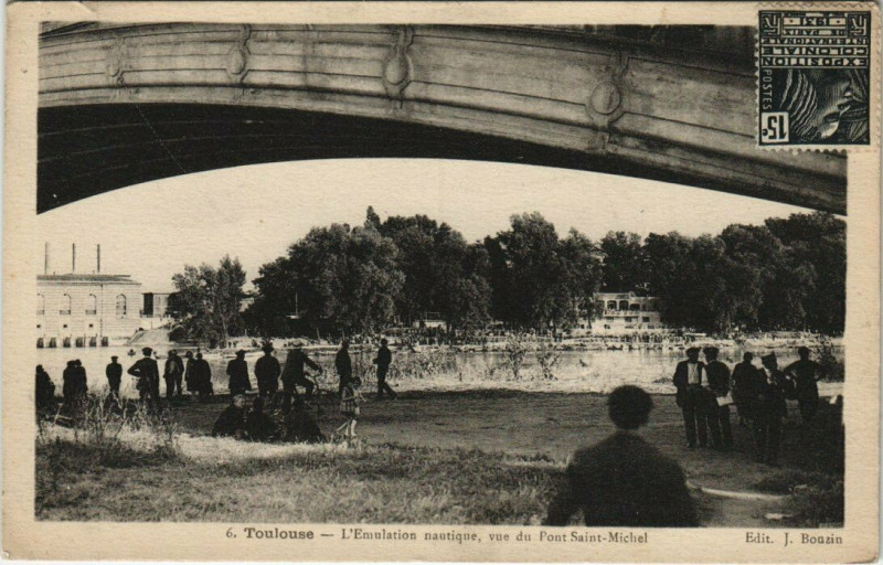 Carte postale ancienne Toulouse - L'Emulation nautique vue du Pont Saint-Michel à Toulouse