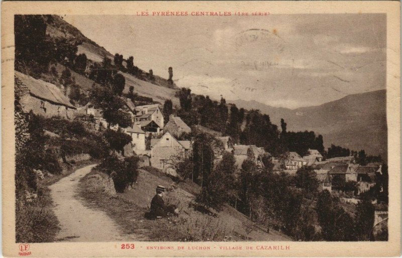 Carte postale ancienne Env. de Luchon - Village de Cazarilh