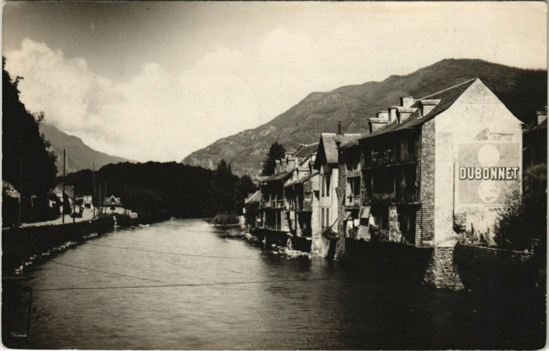 Carte postale ancienne Saint-Beat - Rive gauche de la Garonne