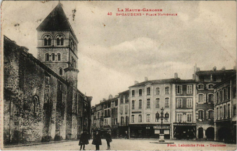 Carte postale ancienne Saint-Gaudens - Place Nationale à Saint-Gaudens