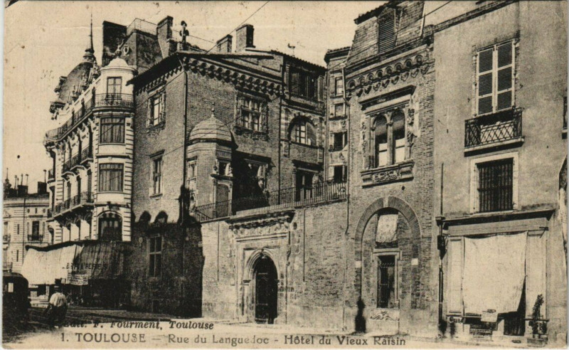 Carte postale ancienne Toulouse - Rue du Languedoc - Hotel du Vieux Raisin à Toulouse