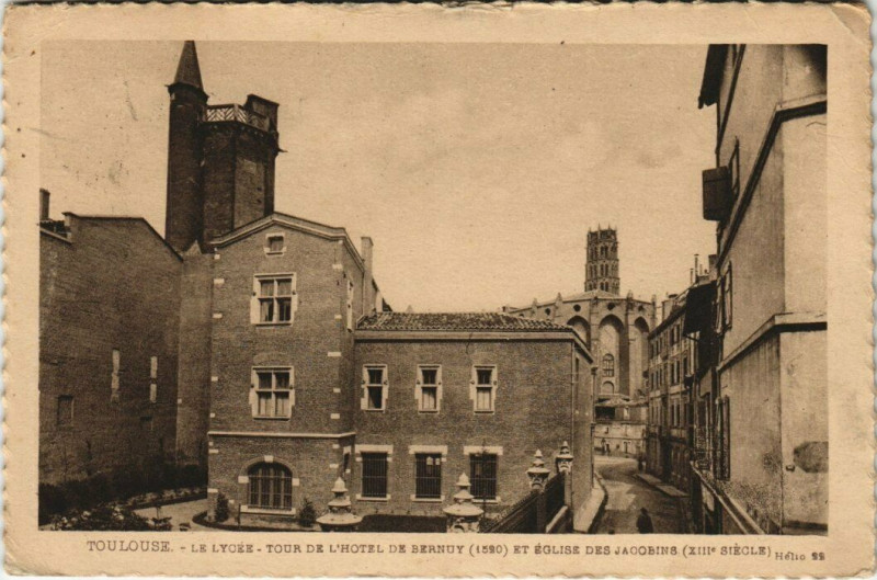 Carte postale ancienne Toulouse - Le Lycée - Tour de L'Hotel de BErnuy à Toulouse