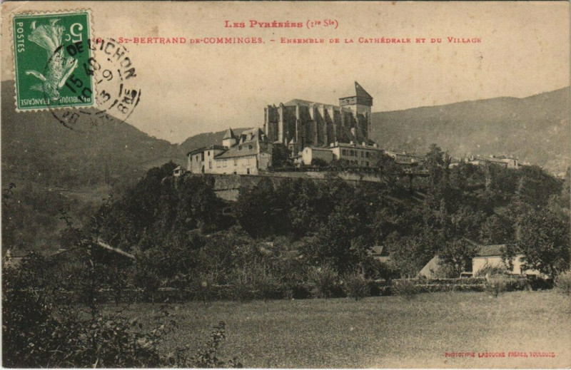Carte postale ancienne Saint-Bertrand de Comminges - Ensemble de la Cathédrale à Saint-Bertrand-de-Comminges