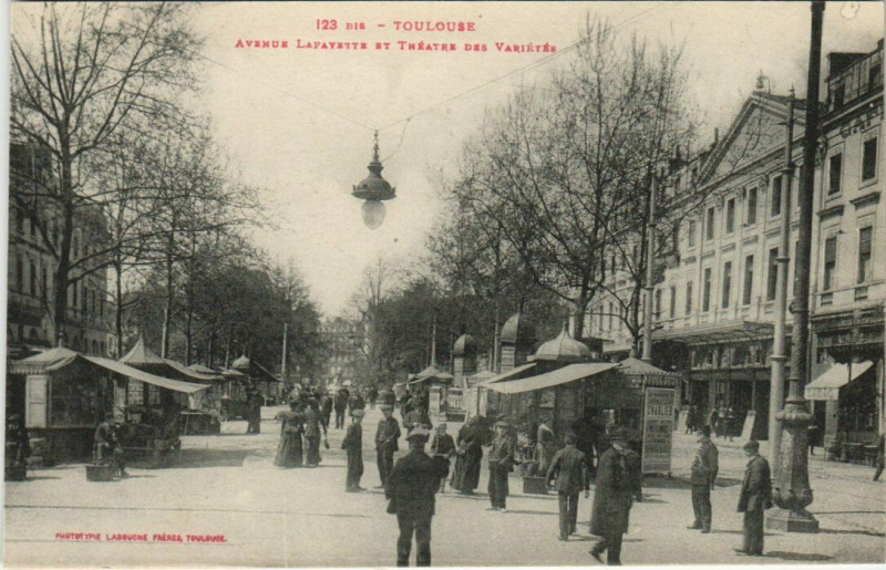 Carte postale ancienne Toulouse - Avenue Lafayette et Théatre des Varietés à Toulouse