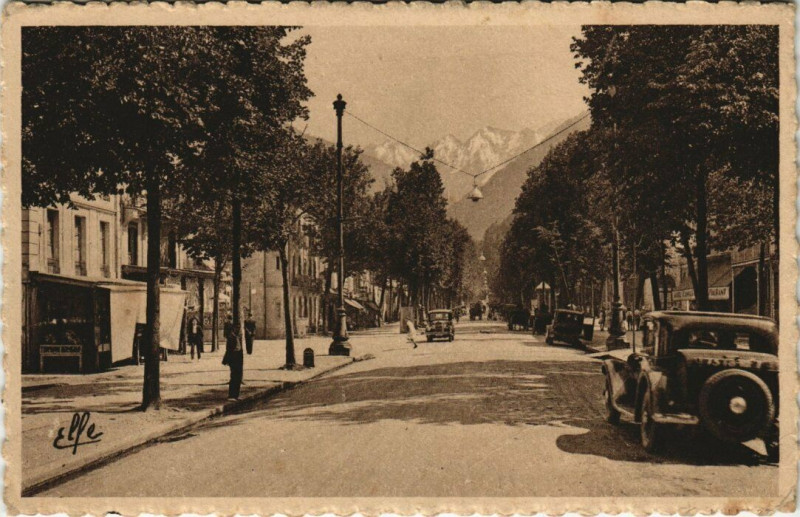 Carte postale ancienne Luchon - L'Allée d'Etigny