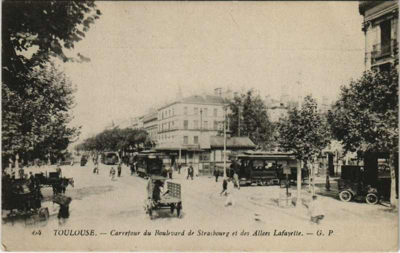 Carte postale ancienne Toulouse - Carrefour de Boulevard de Strasbourg et des Allées à Toulouse