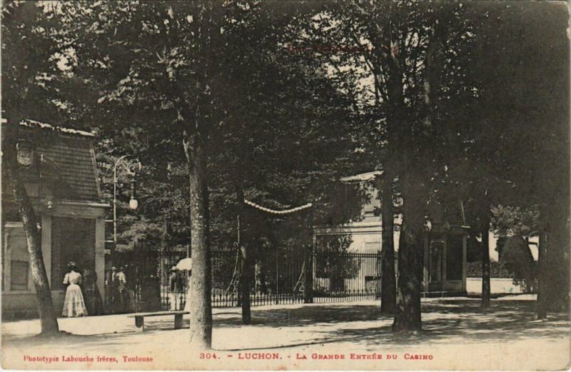 Carte postale ancienne Toulouse - Luchon - La Grande Entrée du Casino à Toulouse