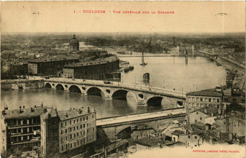 Carte postale ancienne Toulouse Vue générale sur la Garonne pont à Toulouse