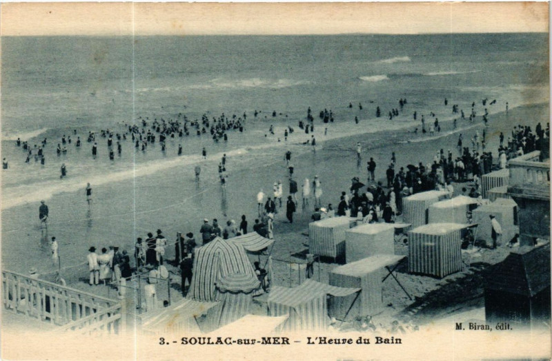 Carte postale ancienne Soulac-sur-Mer - L'Heure du Bain