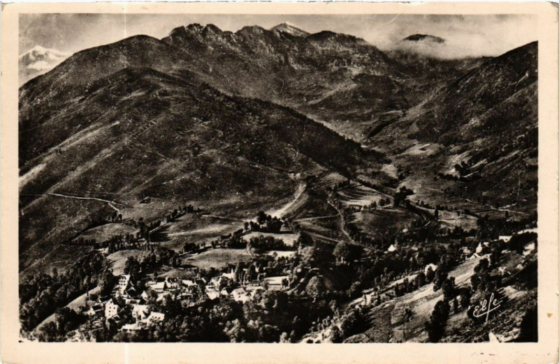 Carte postale ancienne Luchon - La Vallée d'Or vue de la Route de Peyresourde