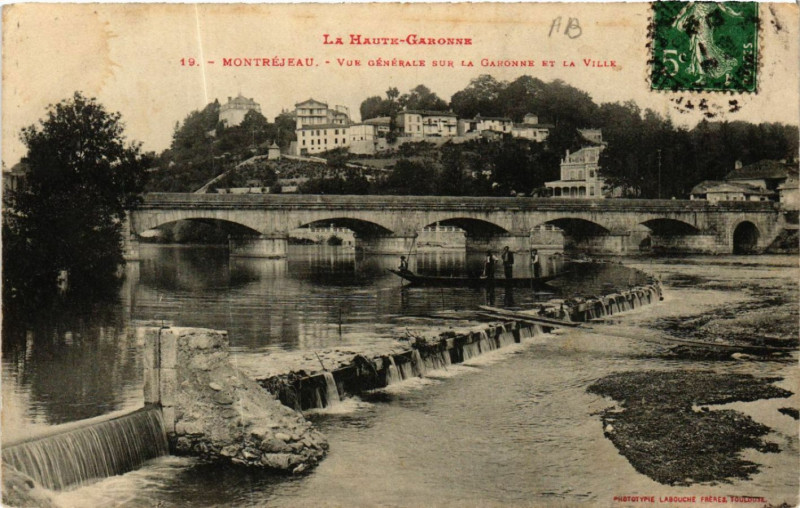 Carte postale ancienne La Haute Garonne - Montrejeau - Vue générale sur la Garonne et à Montréjeau