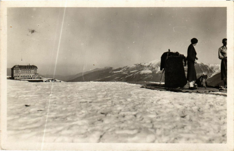 Carte postale ancienne Superbagneres - En Hiver - L'Hotel et la table d'Orientation