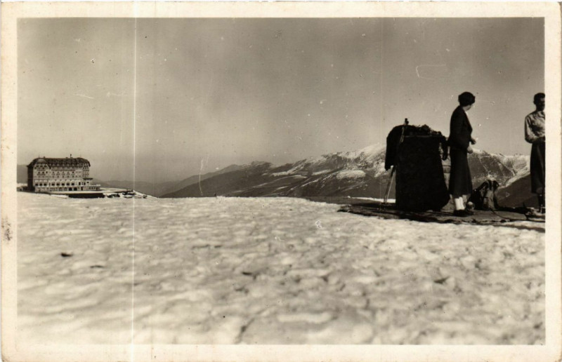 Carte postale ancienne Superbagnieres - En Hiver - L'Hotel et la table d'Orientation