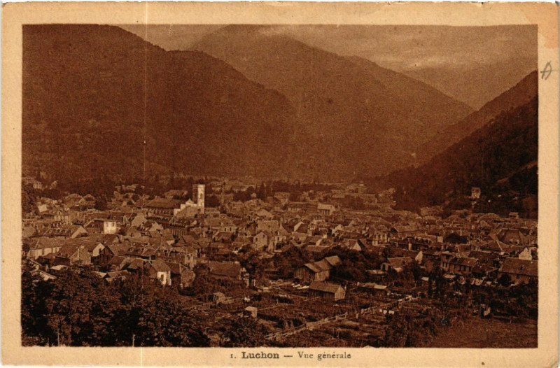 Carte postale ancienne Luchon - Vue générale