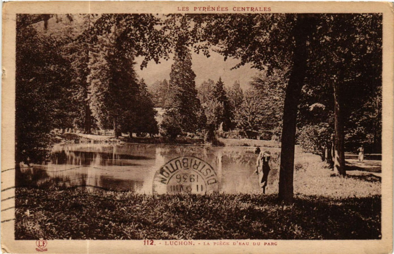 Carte postale ancienne Luchon - La Piéce d'Eau du Parc
