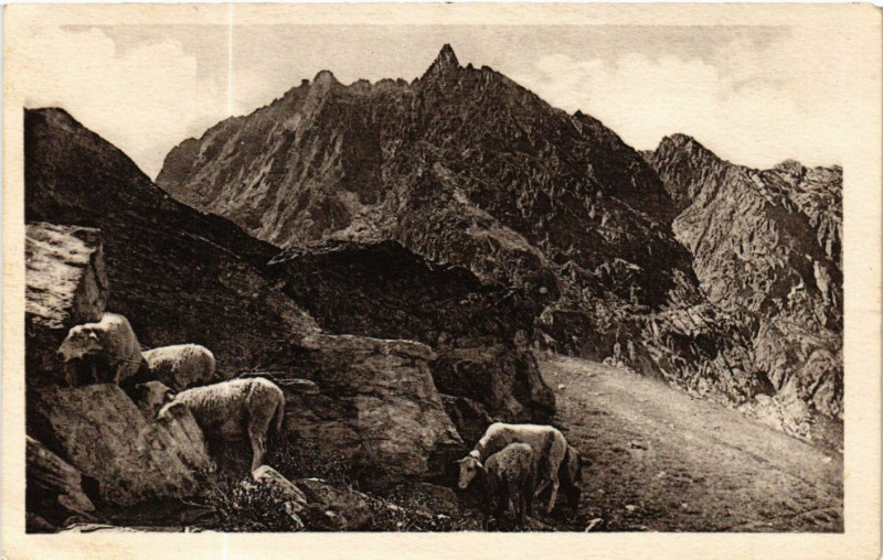 Carte postale ancienne Luchon - Passage de la Picade - Vue sur le Pic de la Mine