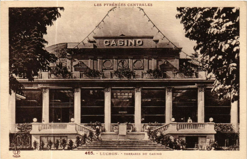 Carte postale ancienne Les Pyrénées Centrales - Luchon - Terrasse du Casino