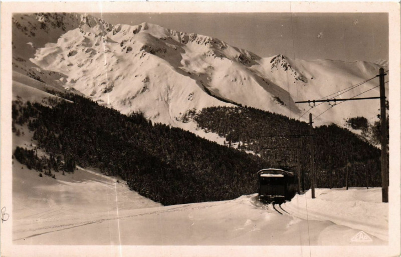 Carte postale ancienne Superbagneres (alt 1800 m) - Arrivée du Funiculaire sur le Plateau