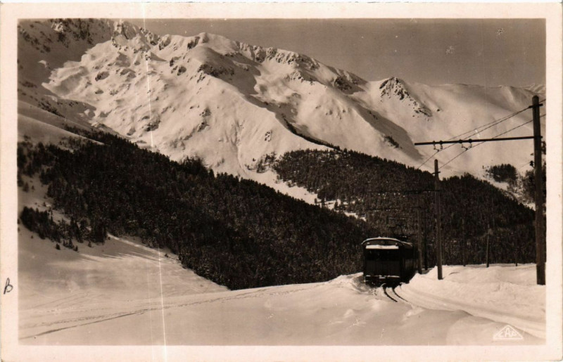 Carte postale ancienne Superbagneres (alt 1800 m) - Arrivée du Funiculaire sur le Plateau
