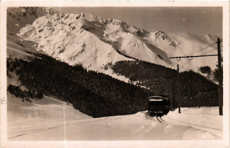 Carte postale ancienne Superbagneres (alt 1800 m) - Arrivée du Funiculaire sur le Plateau