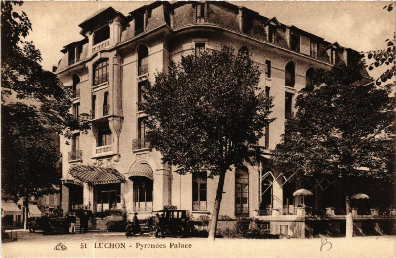 Carte postale ancienne Luchon - Pyrennées Palace
