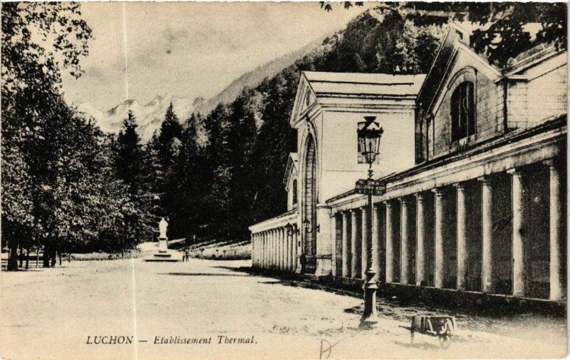 Carte postale ancienne Luchon - Etablissement Thermal