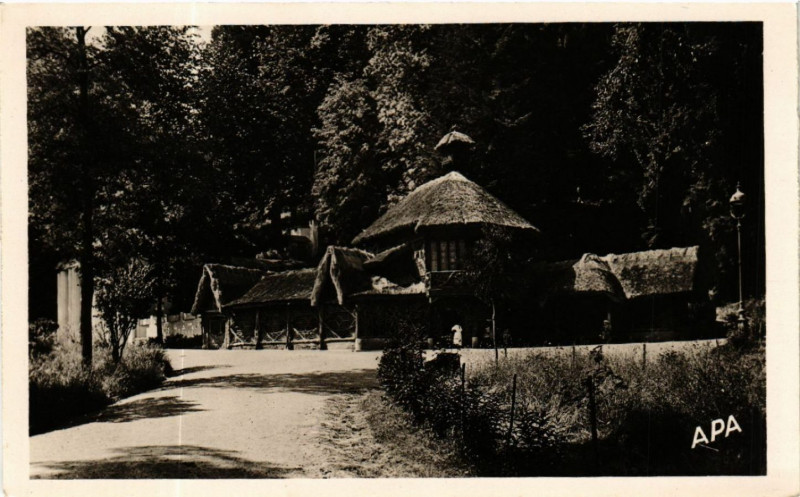 Carte postale ancienne Les Pyrénées Illustrées - Luchon - La Buvette du Parc