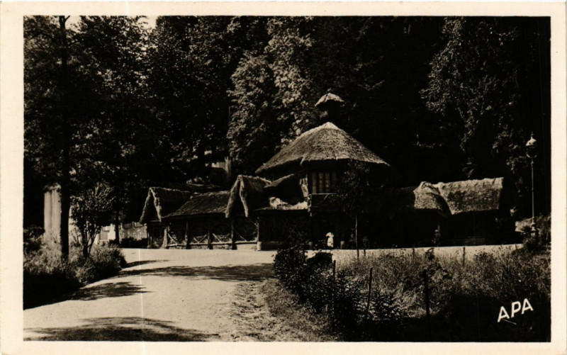 Carte postale ancienne Les Pyrénées Illustrées - Luchon - La Buvette du Parc