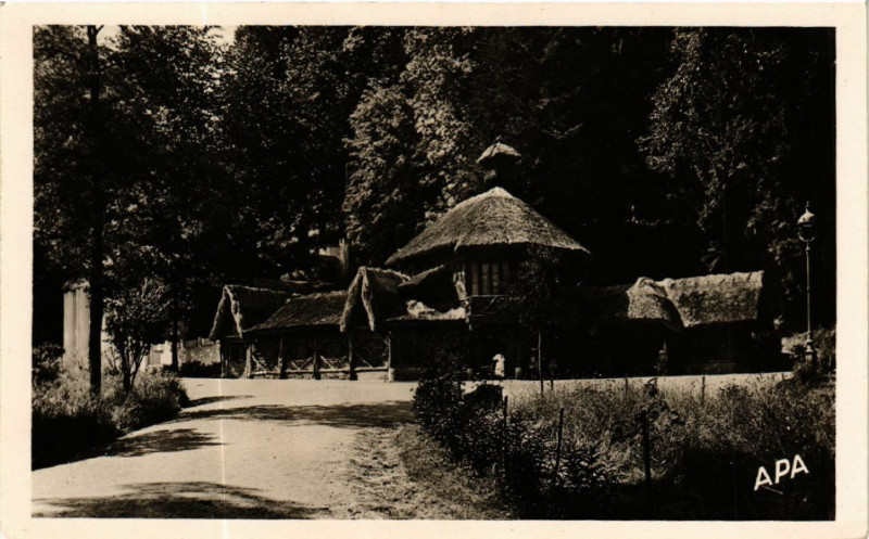 Carte postale ancienne Les Pyrénées Illustrées - Luchon - La Buvette du Parc