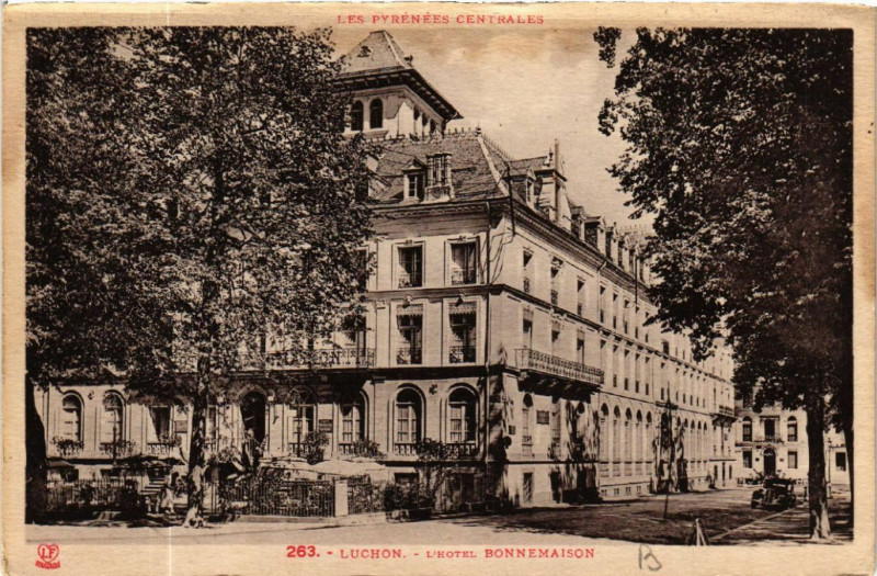 Carte postale ancienne Les Pyrénées Centrales - Luchon - L' Hotel Bonnemaison