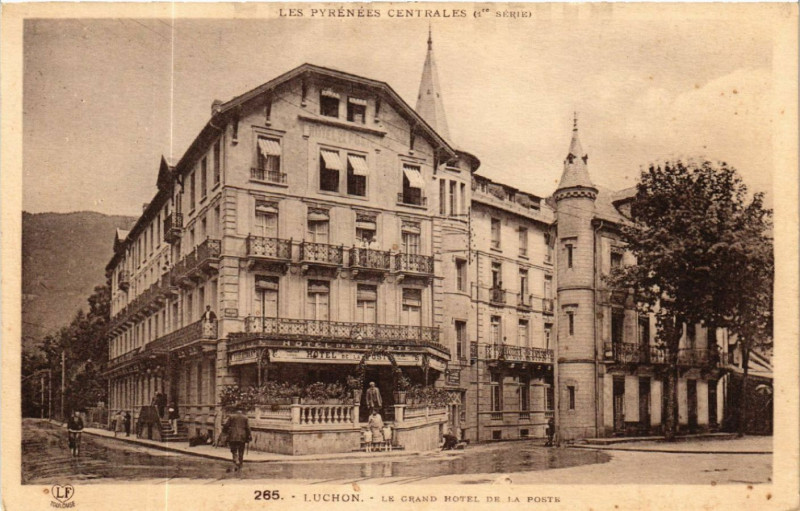 Carte postale ancienne Luchon - Le Grand Hotel de la Poste
