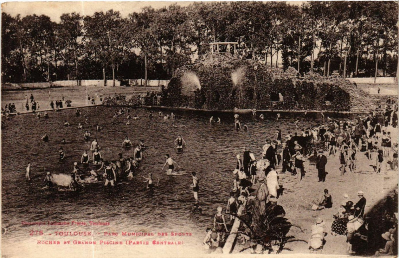 Carte postale ancienne Toulouse - Parc Municipale des Sports - Rocher et Grande Piscine à Toulouse